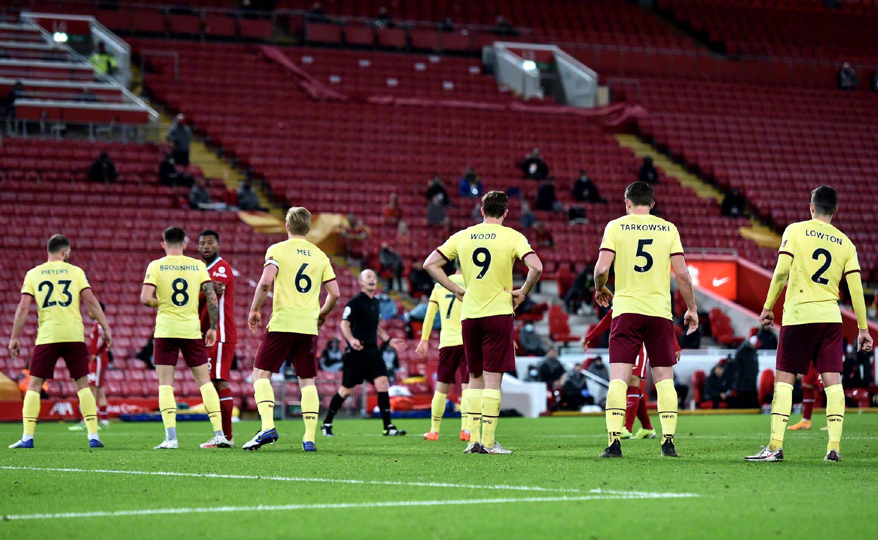 冲向湍急的 冲向湍急的